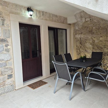 Apartment Rika Omiš Esterno foto