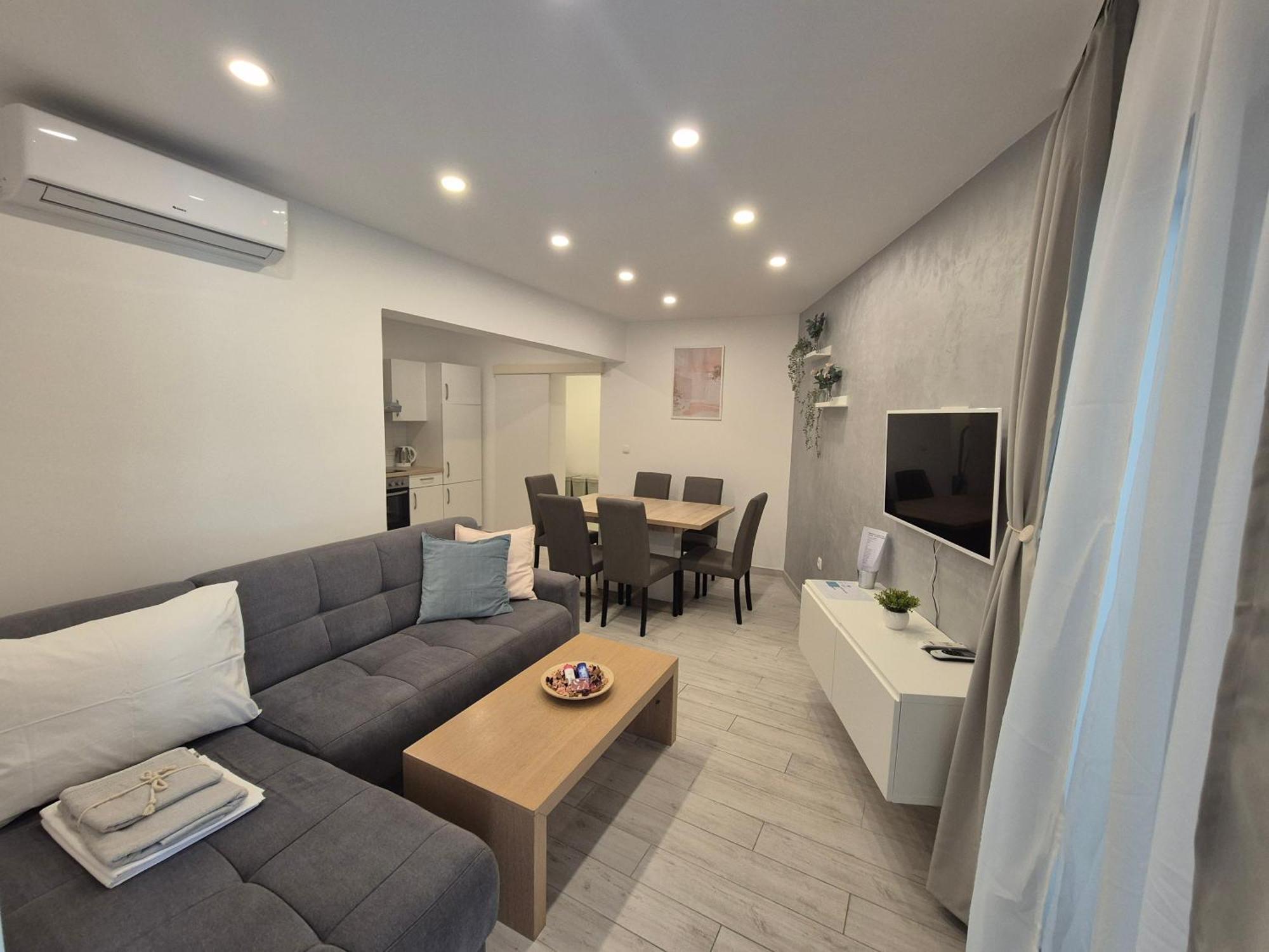 Apartment Rika Omiš Esterno foto