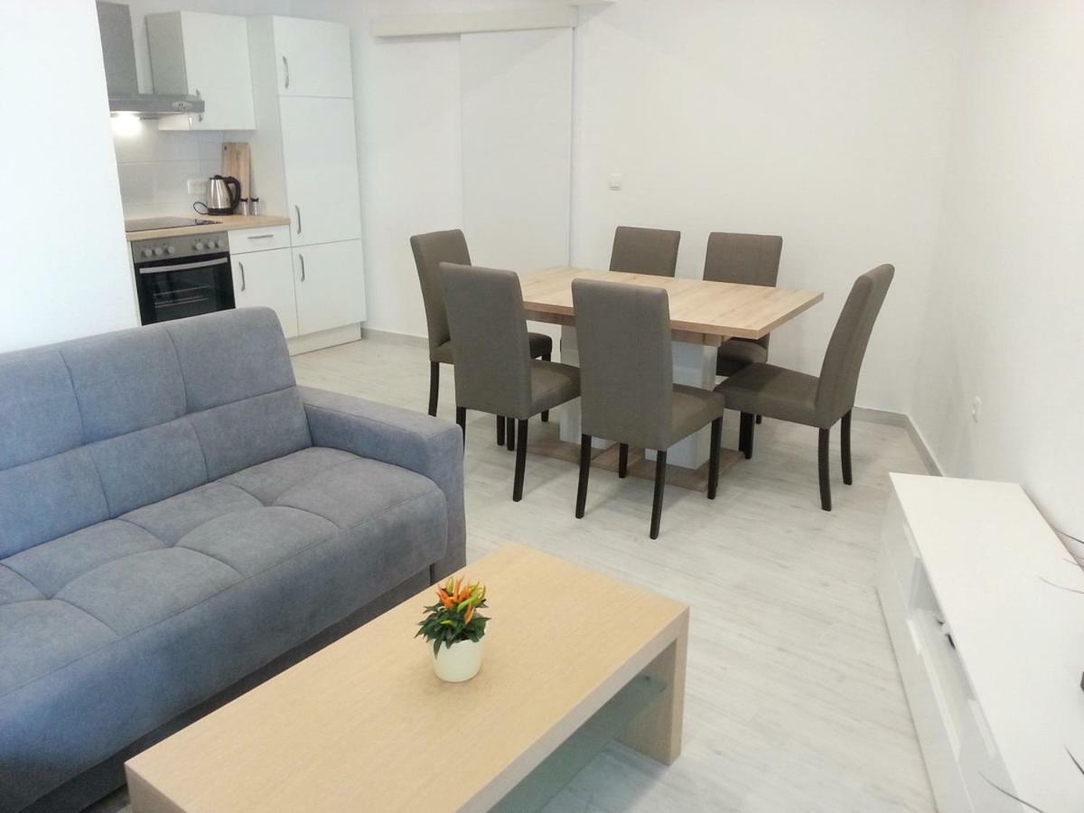 Apartment Rika Omiš Esterno foto
