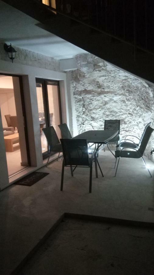 Apartment Rika Omiš Esterno foto